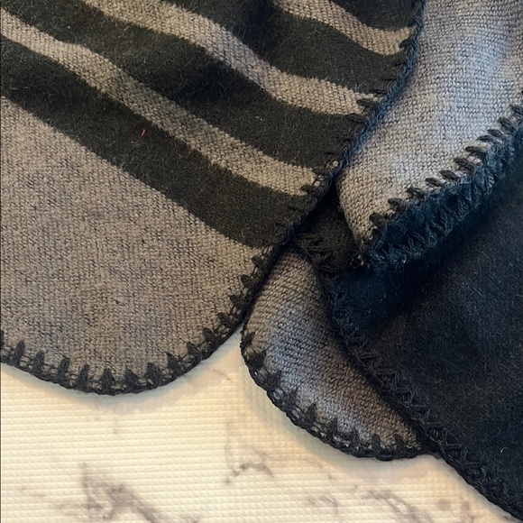 BB Dakota Black and Gray reversible plaid poncho Scarf wrap - Picture 5 of 6